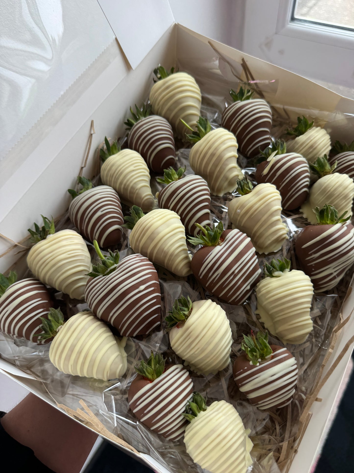 12 x Mixed chocolate strawberries