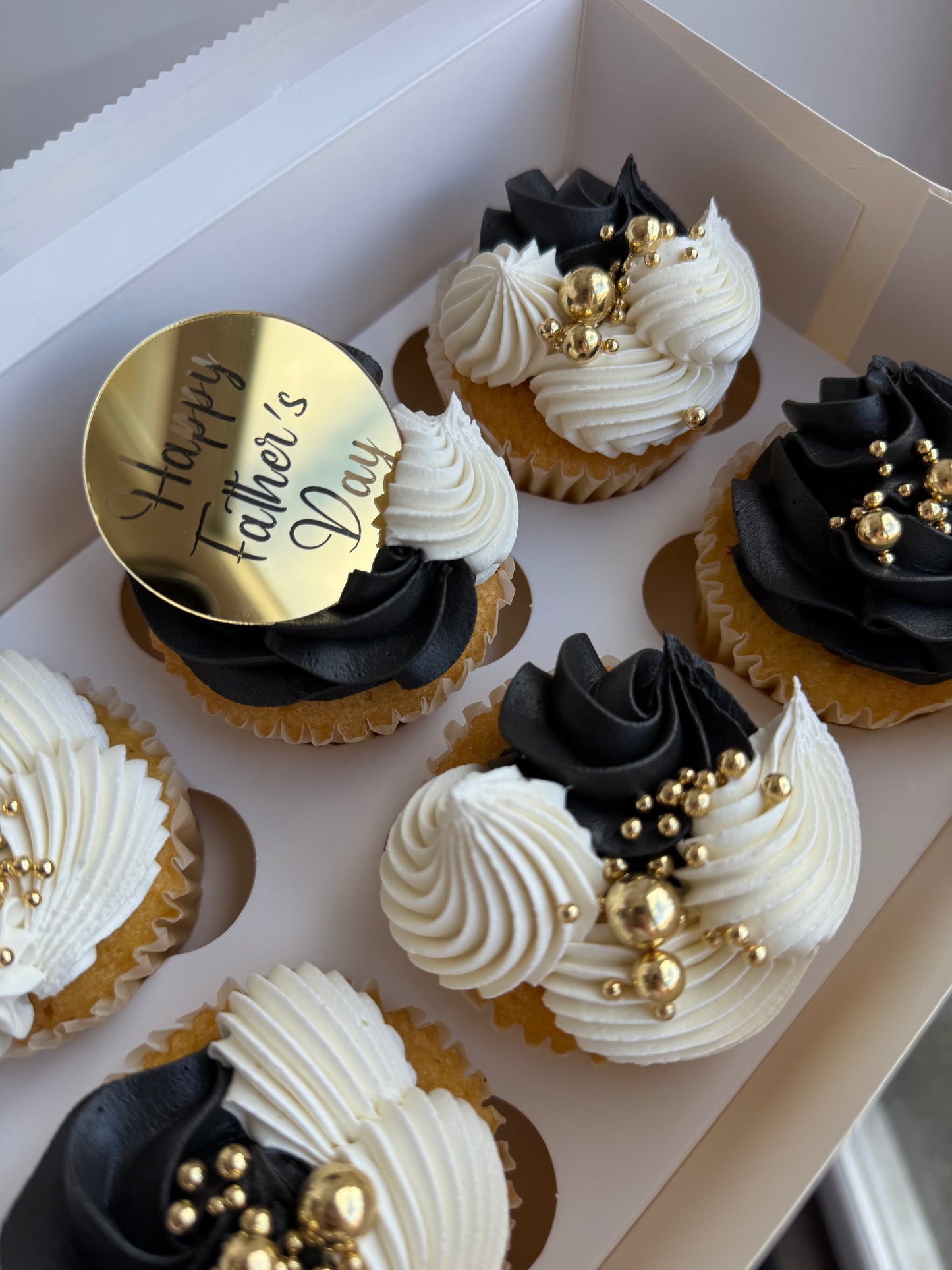 6 x vanilla Father’s Day cupcakes