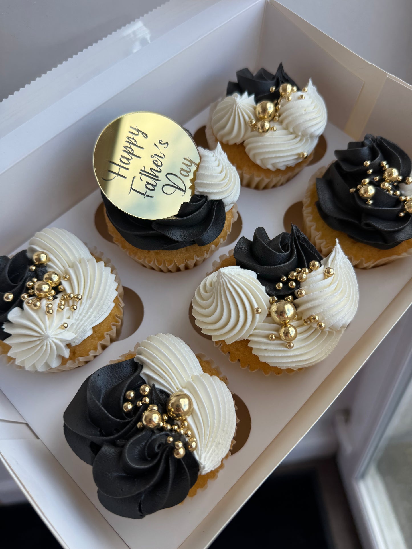 6 x vanilla Father’s Day cupcakes